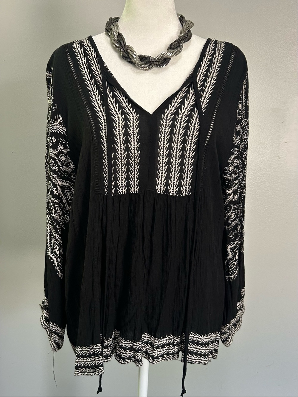 Angie Boho Tie V-Neck Peasant Top Blouse Black White